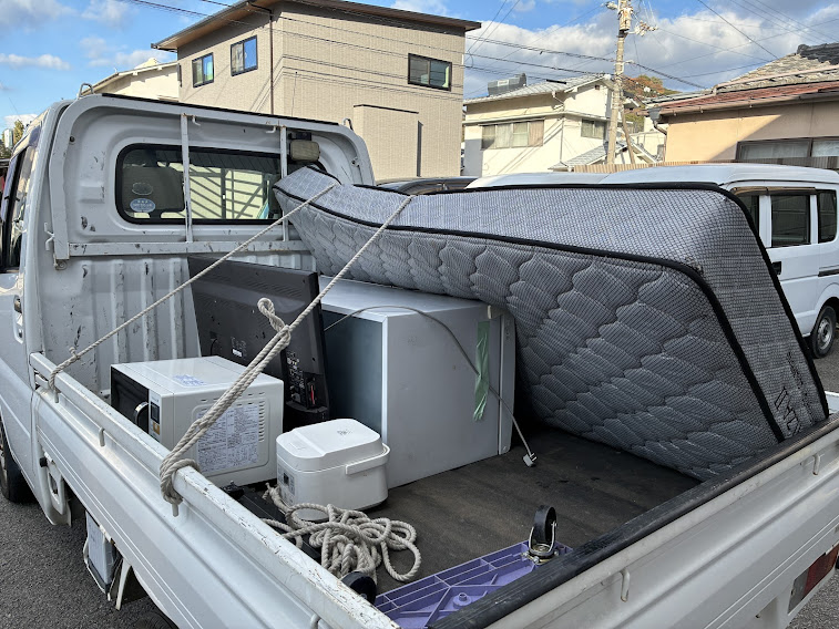 愛媛県｜松山市｜不用品｜大型家具　大きい冷蔵庫